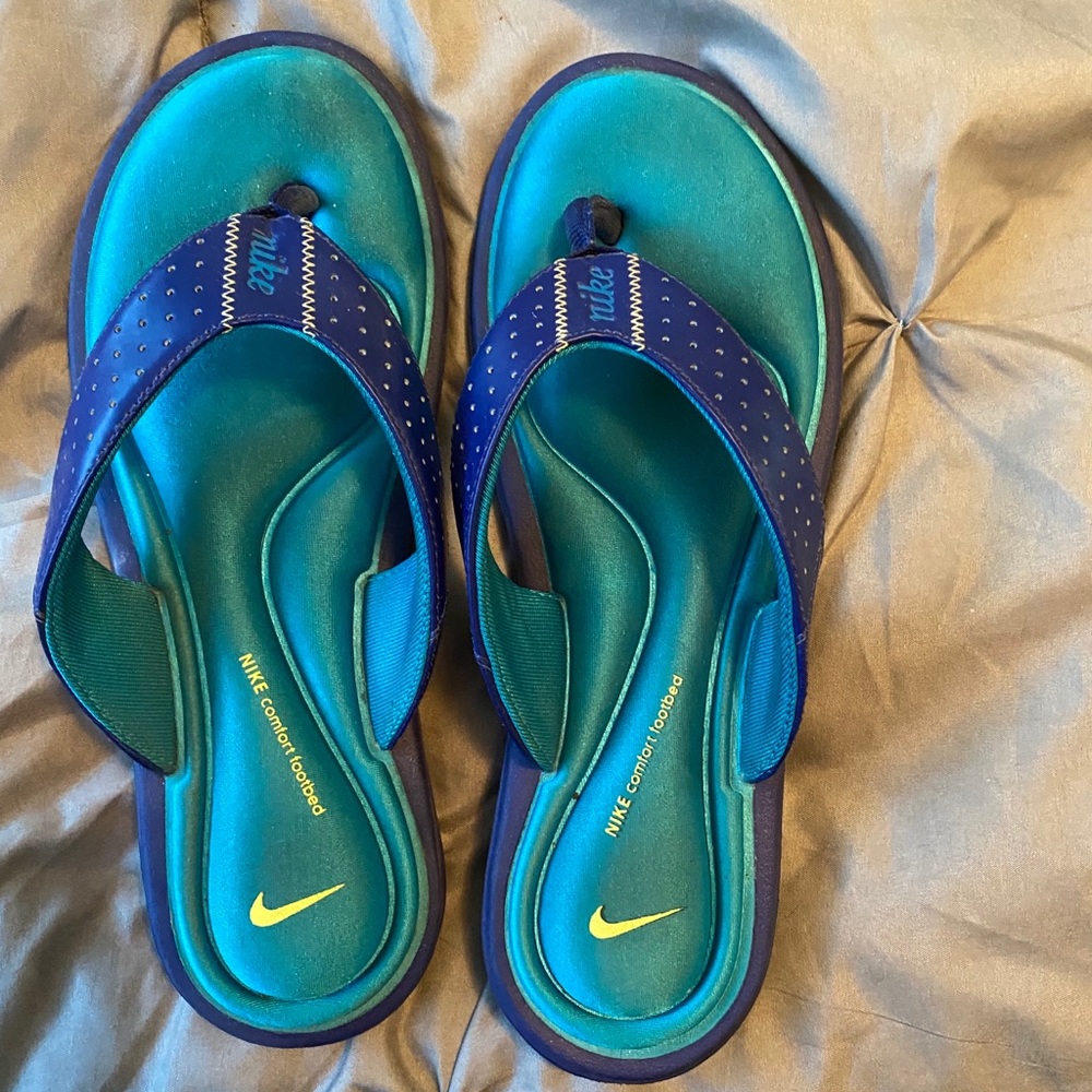 Nike flip flops